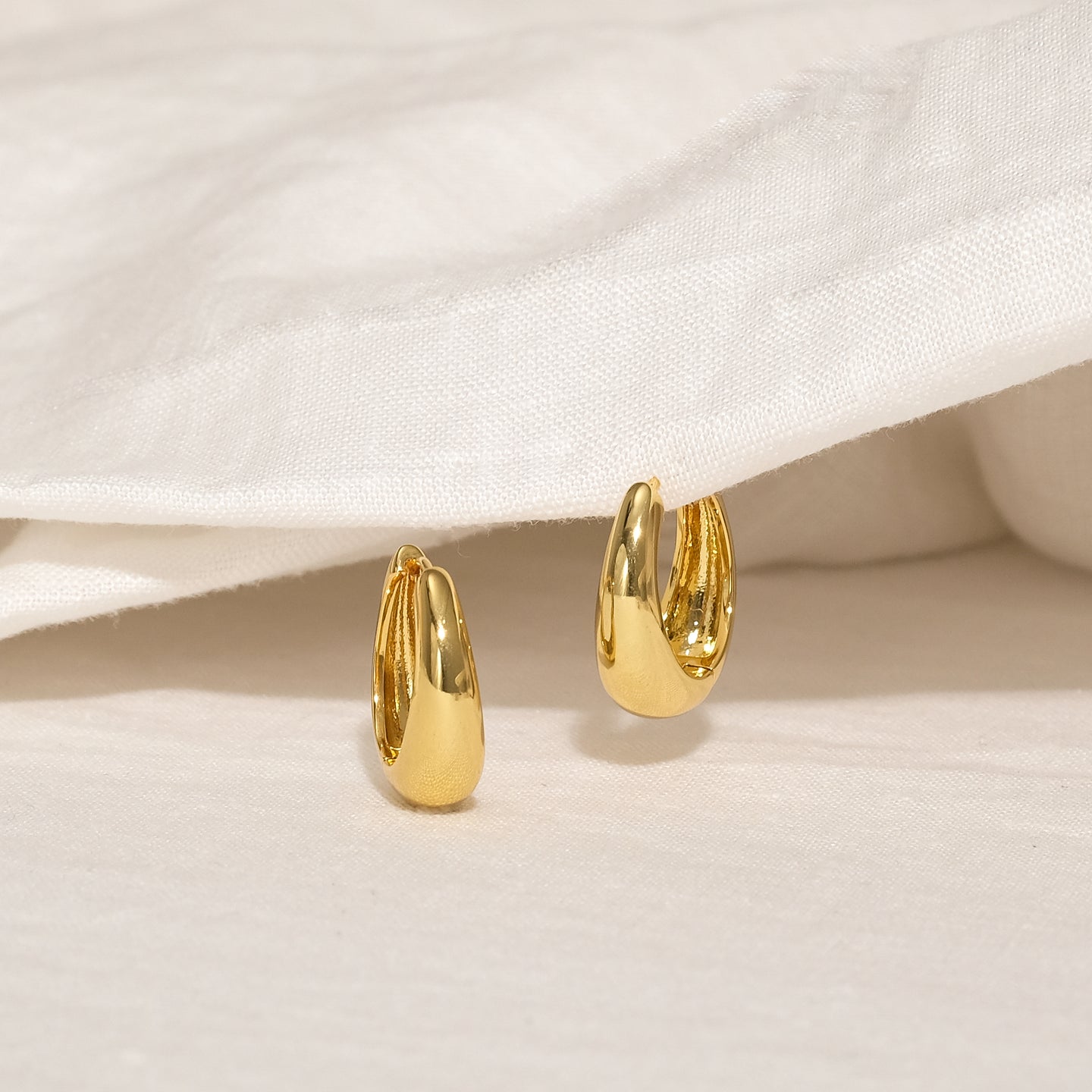 Seek Shine Les Tiny Hoop Earrings (18K Gold Brass)